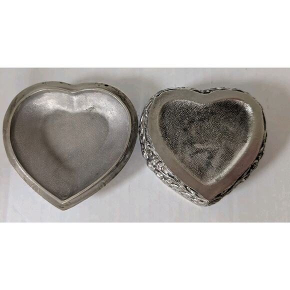 Vintage Filigree Silver Tone Metal Heart Shaped Jewelry Trinket Box Lined Ornate - Picture 7 of 7